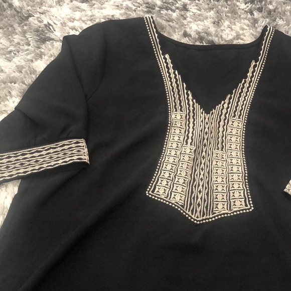 Beautiful Black Blouse - Picture 4 of 4